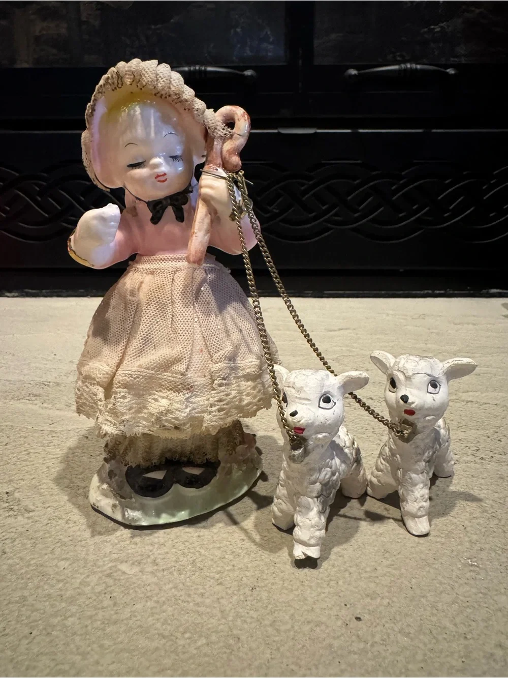 Vintage 1950’s Japan Little Bo Peep & 2 attached lambs-Original chains & lace